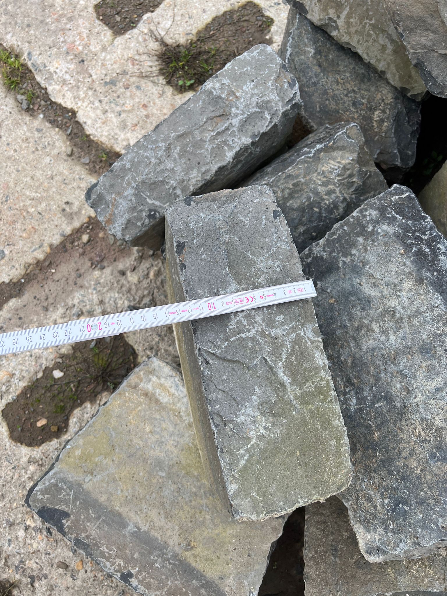 Basaltborde, anthrazit, "Kälberzähne" Bild 2