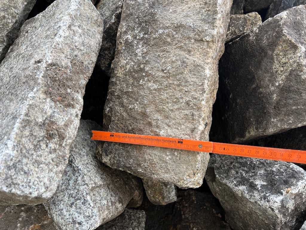 Granitborde klein, grau-bunt, gebrochen, gebraucht Bild 5