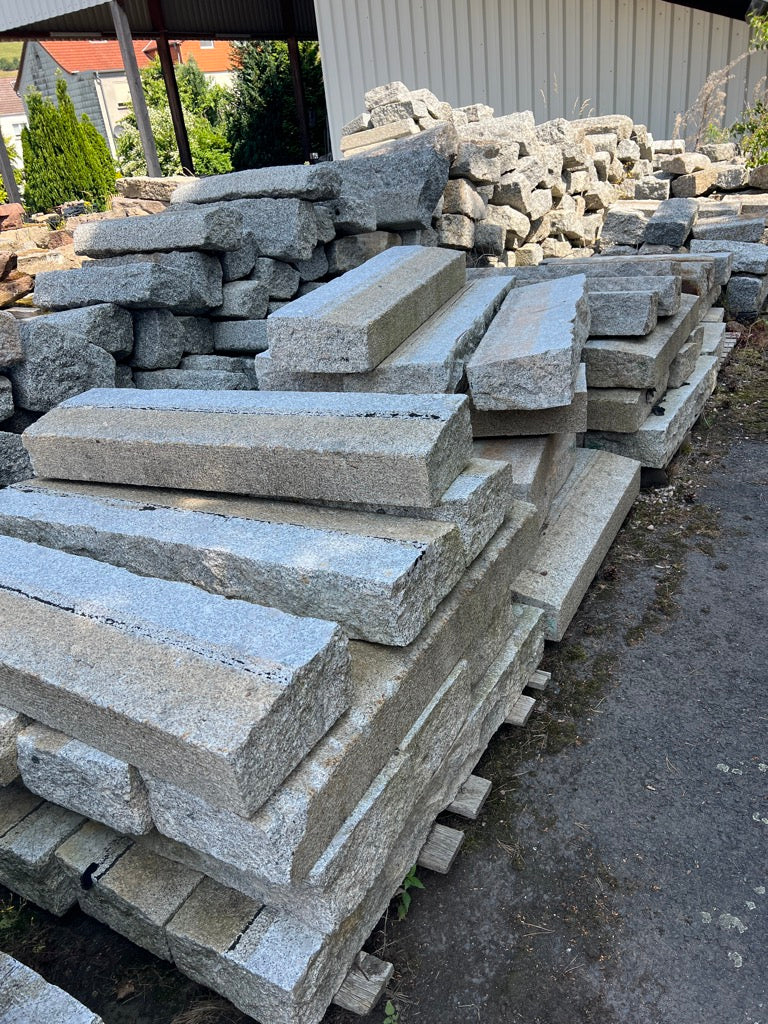 Granitborde, grau-gelb, gesägt-gestockt, gebraucht Bild 6